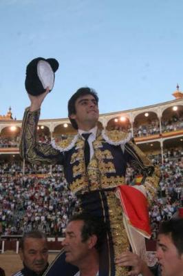 Miguel Ángel Perera saluda la única ovación en Madrid