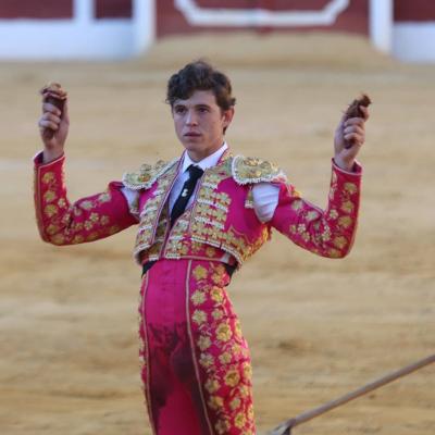 Jorge Martínez baja en el festival sin picadores de Huéscar (Granada)